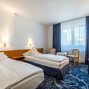 Zimmer mit Kingsize-Bett